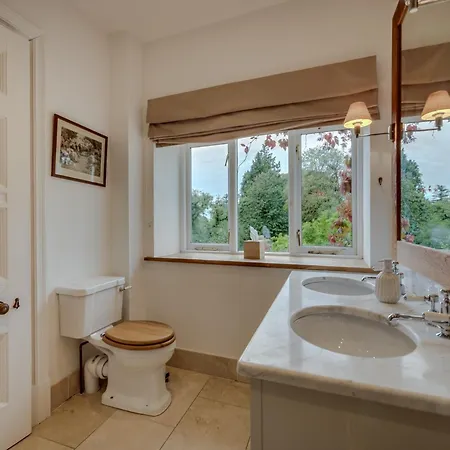 9 Bed In Cockermouth Sz570 Holiday home *